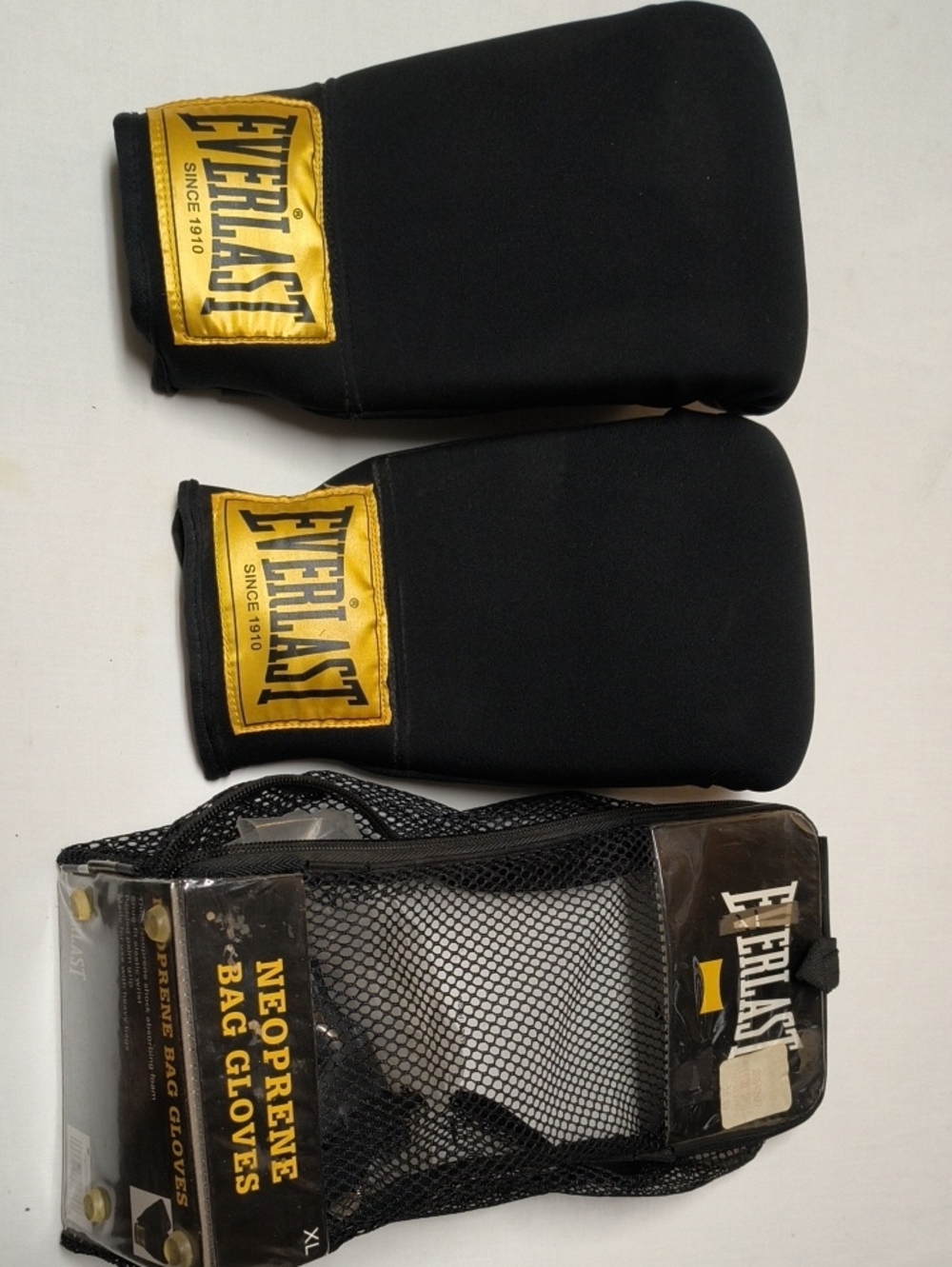 Everlast Black and Gold Neoprene Bag Gloves with Mesh Pouch New
